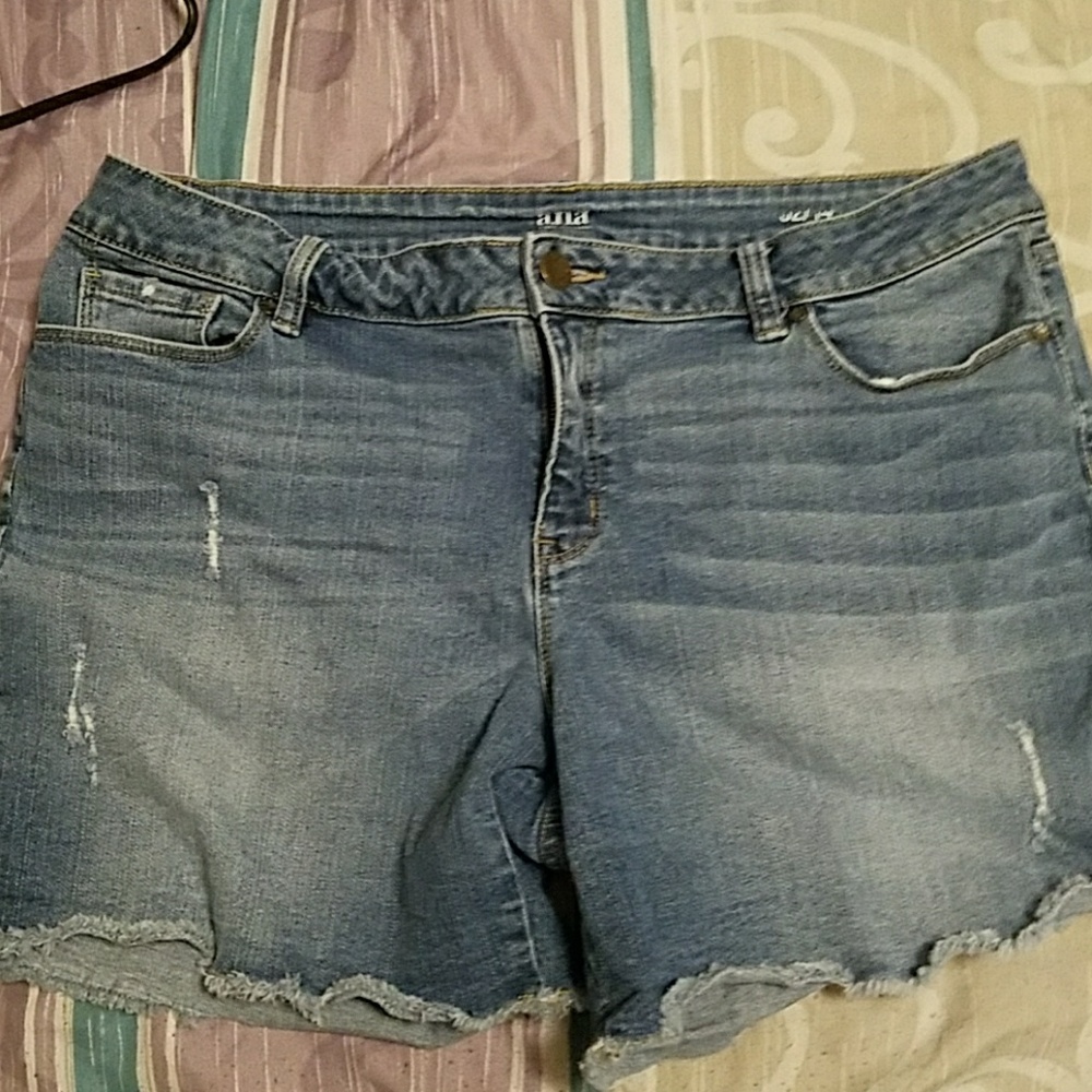 Jean shorts guc